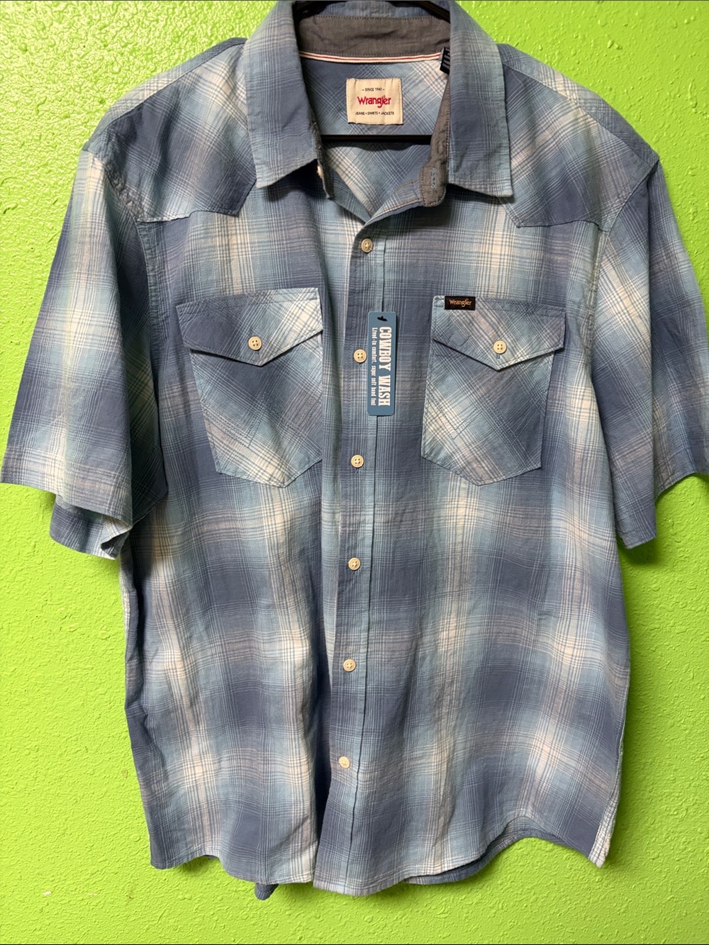 Wrangler Men’s Blue Plaid Short-Sleeve Button-Down Shirt